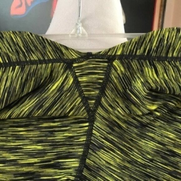 Fabletics: Heathered Salar Mid-Rise Capri Leggings - Picture 5 of 8